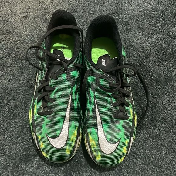 Nike Phantom Cleats - Picture 3 of 7